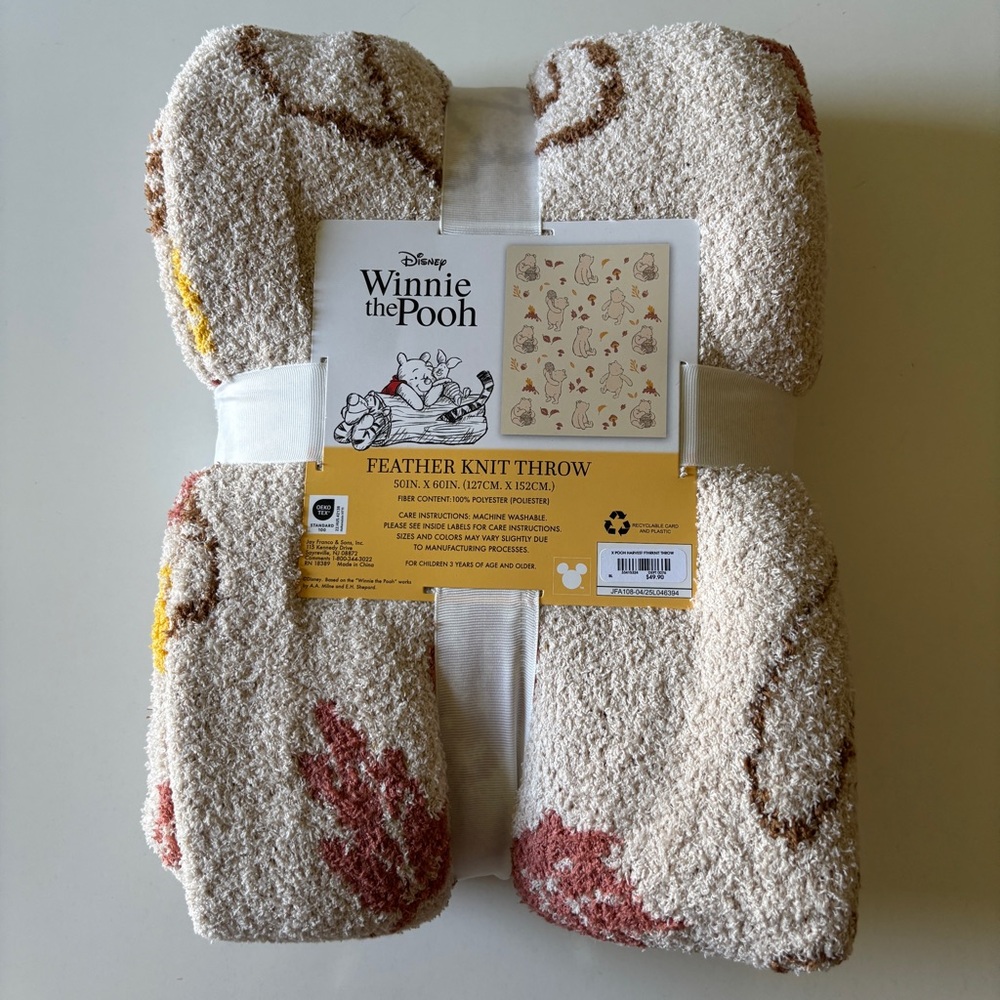 Disney Winnie the Pooh Leaves & Pooh Bear Allover Print Feather Knit Throw New
